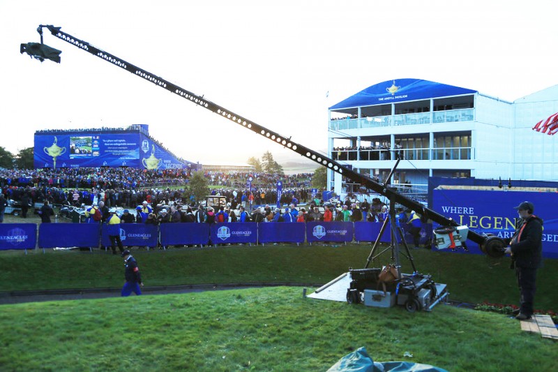 换一种视角看世界&mdash;&mdash;香港安迪摇臂