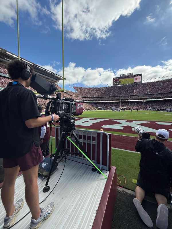 镜头背后的专业支撑！加通尼三脚架系统携手德克萨斯 A&M 大学制作团队记录精彩